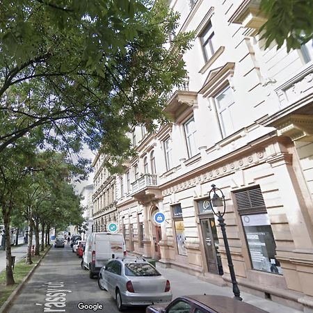 Alice Apartment - Andrassy Street Boedapest Buitenkant foto